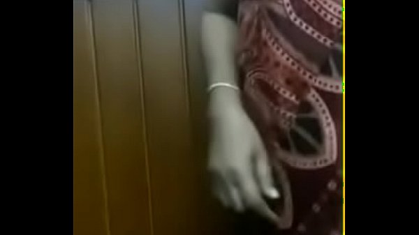 Bibi India Gatel, Payudara Besar Ditekan Dan Terbuka