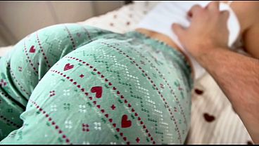 Kakak Tiri Memanjakan Adik Tiri Dengan Pijatan Sensual Yang Menggairahkan!