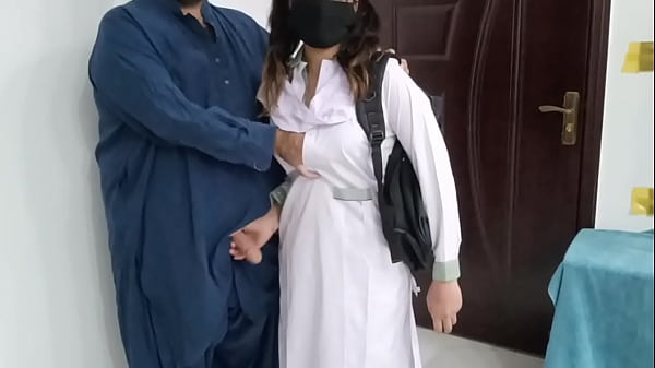 Gadis Sekolah Desi Pakistan Digauli Ayah Tirinya