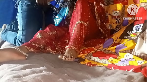 भारतीय देसी भाभी गांव के मजबूत लड़के के साथ रात भर का जंगली आनंद