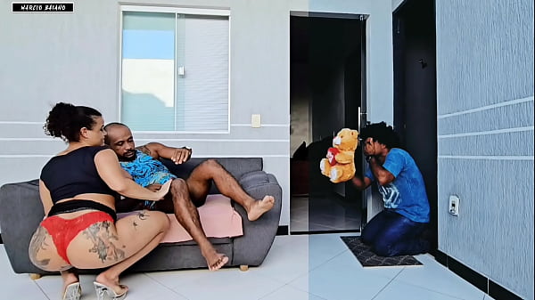 Kekasihku Yang Bodoh Memberiku Hadiah Romantis Di Hari Valentine, Tapi Dia Malah Menemukanku Sedang Dikentut Oleh Kakaknya—aku Lebih Suka Penis Besar Di Pantatku