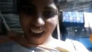 Gadis Desa Menggoda Dengan Topless Di Video Call