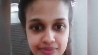 Gadis Mallu Dari Kottayam Pamer Tubuh Telanjang Di Foto Selfie