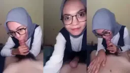 Mutia Berjilbab Mengisap Kontol Kekasihnya