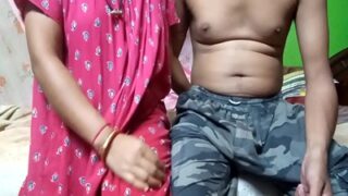 Pemuda Devar Menggoda Memek Bhabhi Yang Menggairahkan