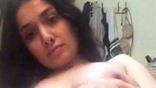 Video Panas Cewek Pakistan Cantik Memainkan Lubang Chut Dan Pantatnya