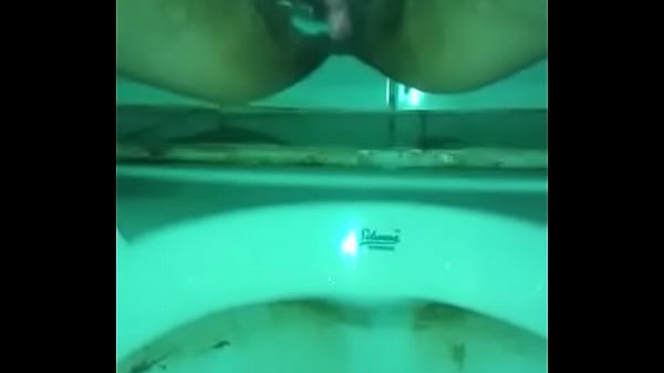 Istri India Desi Mengencingi Dengan Liar