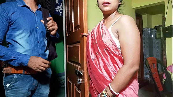 ब्रा बेचने वाले ने भाभी को लुभाकर जबरदस्त चुदाई की, हिंदी में गरमा-गरम आवाज़