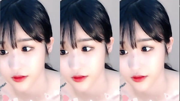Cô Nàng Trung Hoa Uốn éo Nhịp Nhàng Trên Không Trung