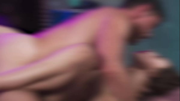Milf Pirang Menggoda Mengumbar Nafsu Membara Dalam Bercinta Intens Yang Panas Dengan Adik Ipar