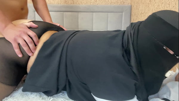 Nyonya Arab Yang Seksi Naik Ke Atas Batangku Dan Ku Pancut Dalam Liang Sempitnya