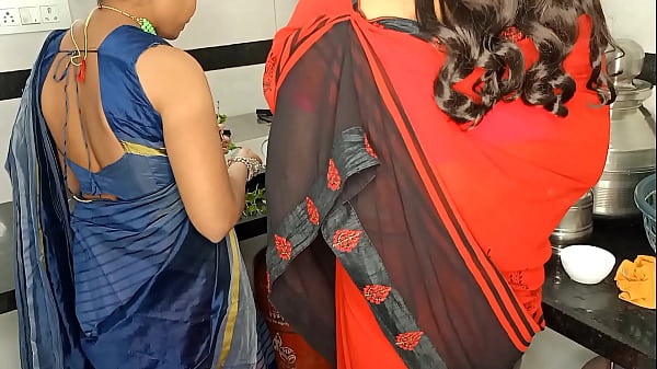 Komal Dan Ibu Mertuanya Saling Menggoda Sambil Berdesakan Di Dapur