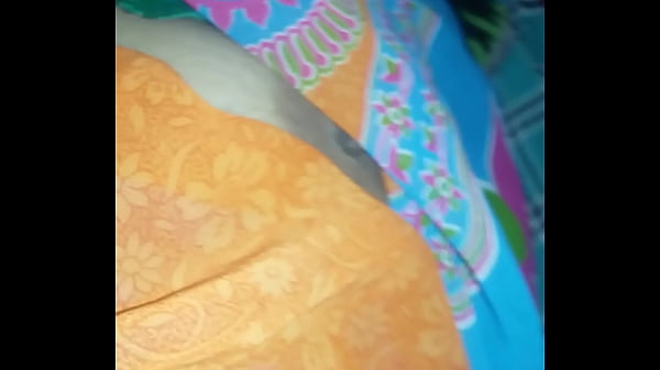 Gaun India Yang Menggoda Dan Siap Untuk Dimainkan