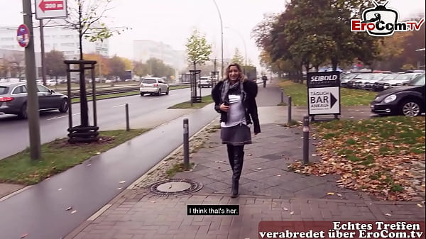 Deutsch-türkin Teen Wird Auf Offener Straße Zu Einem öffentlichen Sexdate Abgeschleppt