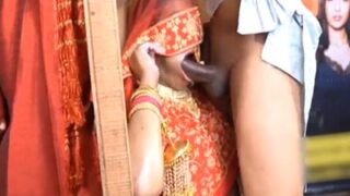 Video Panas Desi, Sasur Ngentot Bahu Di Malam Pertama