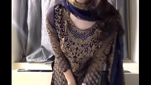 Pose Mesra Di Cermin Ala Gadis India