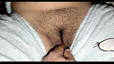 سكس سعودي حار: كفيل شهواني ينك زوجته السواق بشهوة جامدة في كسها المشعر