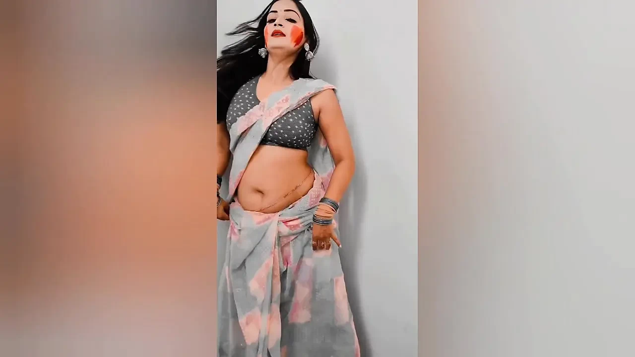 Itne Dino Baad Kaamwali Bai Ko Chodne Ka Mouka Mila