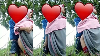 Ukhti Digoyang Di Kebun Teriak Aduh Sakit Bangat