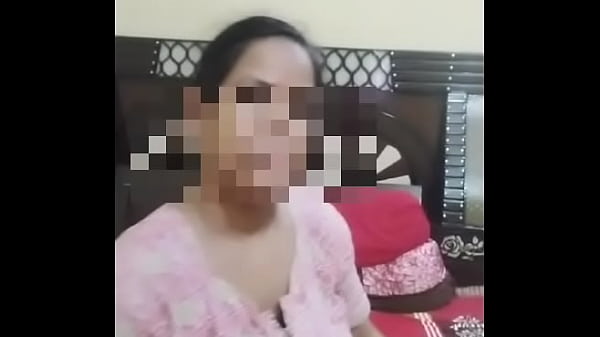भारतीय प्यासी भाभी की गर्म तस्वीर
