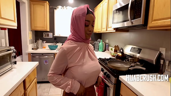 Curvy Ebony Berhijab Bikin Gerakan Nunggangin Bikin Makin Panas
