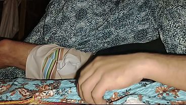 Malam Ini, Ibu Tiri Kasih Nikmat Gila, Jari Masuk Dua Ke Memeknya Sampai Air Mancur Deras.