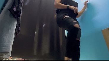 Ruang Ganti. Cewek Rusia Montok Dengan Tetek Besar Dan Puting Menonjol, Ganti Baju.