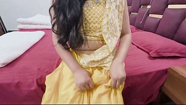 Bhabhi Basi Gand Ke Saath Gusse Mein Bheegti Hui Chut Dikha Ke Manaya