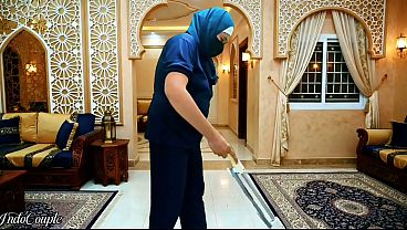 Pembantu Rumah Jilbab Disuruh Ngewe Majikan Sampe Ngabisin Sperma