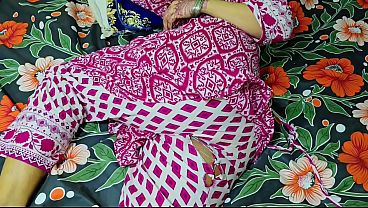 Ibu Tiri Celananya Sobek, Lalu Si Anak Tiri Ngewein Memek Ibunya Sampai Pantatnya Kencang.