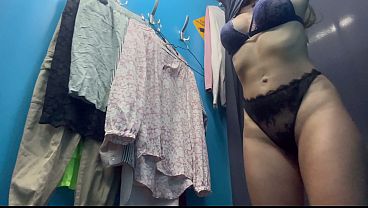 Ganti Baju Di Ruang Ganti, Kamera Tersembunyi, Cewek Rusia Dengan Toket Gede Dan Puting Susu Yang Bikin Tegang.