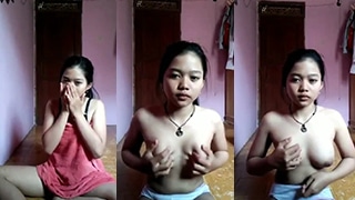 Abg Abis Mandi Langsung Remes-remes Toket Basah.
