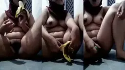 Barbielala Pamer Tetek Sambil Colok Pake Timun Pisang, Enak Banget.