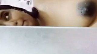 Swathi Naidu Mandi Sambil Perut Buncit, Foto Selfie Bikin Makin Pengen