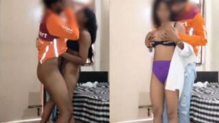 Video Bokep India Viral: Tukang Delivery Ngewe Pelanggan Desi Di Kamar