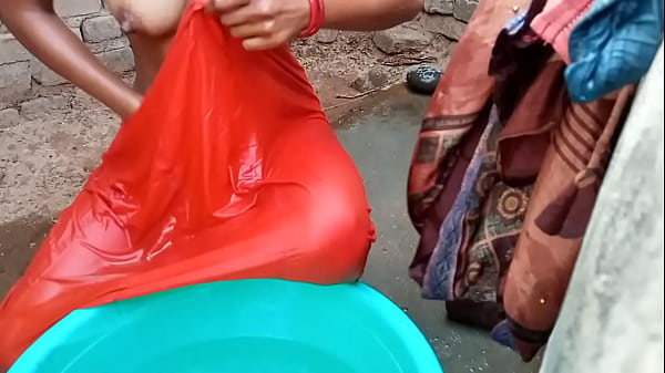 Rati Mandi Di Kamar Mandi Dengan Suara Hindi Yang Bikin Panas, Basah Kuyup Siap Digoyang