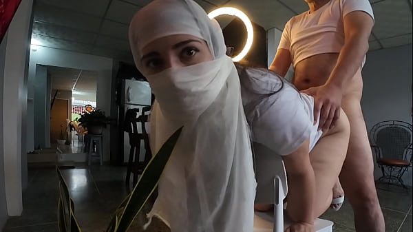 Ngentot Keras Di Pantat, Cewek Berjilbab Kena Pancut Di Dalem