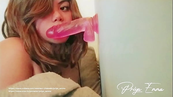 Tontotan Paling Nge-*hitz*: Cewek India-arab Priya Emma Colok Memek Pakai Dildo, Closeup Bikin Muncrat