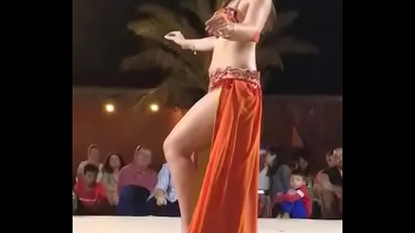 Tarian Desi Bikin Meleleh, Gerakan Pinggul Bikin Ngaceng.