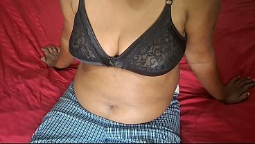Pembantu Rumah Lagi Bersihin Kamar, Tiba-tiba Kakaknya Tegang Lihat Pantatnya Yang Seksi Banget.