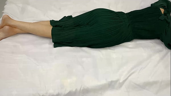 Malam Itu, Adik Tiri 18 Tahunku Sendirian Di Kamar, Aku Masuk Dan Ngewe Dia Habis-habisan Sampai Dia Minta Ampun.