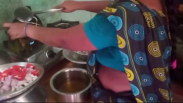 Ibu Rumah Tangga India Masak Seks Sama Pacar, Panas Banget.