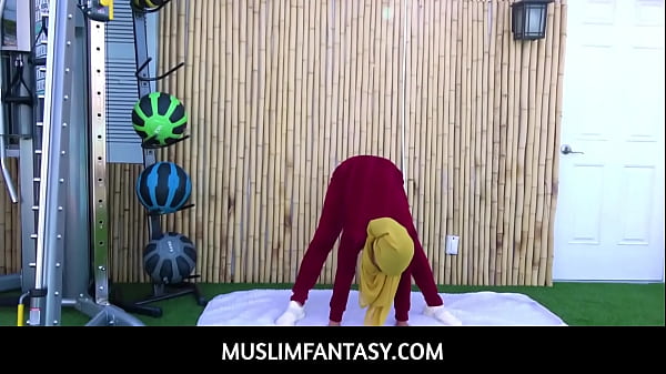 Pelatih Fitness Bugil Ngentot Klien Arab Eksotis Sampai Muncrat