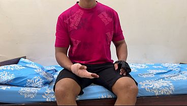 Ibu Tiri Bantu Anak Tiri Yang Luka Mandi, Lalu Goda Dia. Akhirnya Berujung Nge*ep Kontol, Sebelum Digenjot Keras.