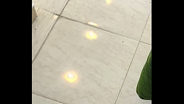 سباك وصاحبه ينيكوا شرموطة مصرية ملبن جسمها صارخ وصوتها هيجاني واضح