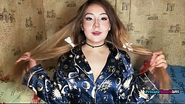 Gadis Gemuk Rusia Dengan Paha Besar Mainin Memek Sempitnya Pakai Dildo Di Dalam
