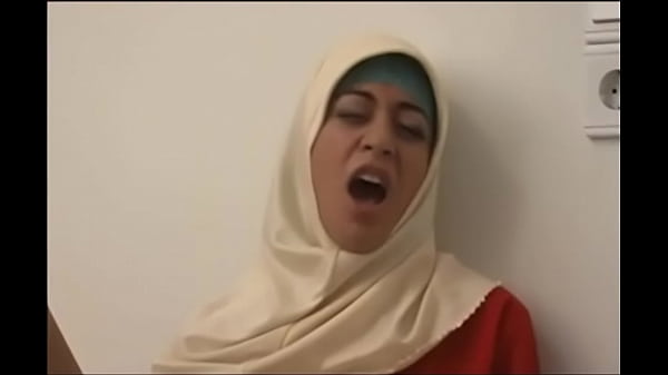1101689 Cewek Arab Jilbabnya, Siap Digoyang