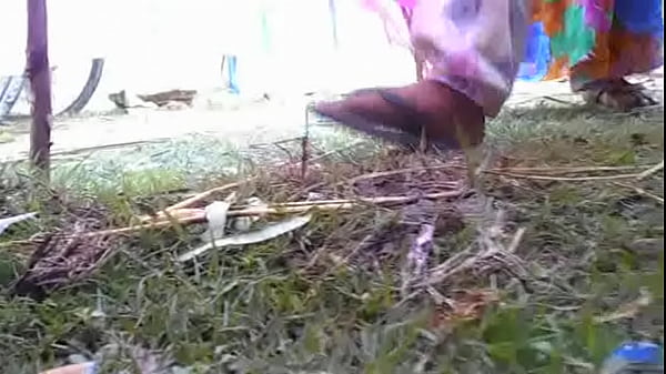 Desi Cewek Kencing Sambil Ngangkang, Bikin Basah Semua.