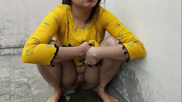 Ngentot Di Luar Sambil Pipis, Gaji Gedein, Aku Kasih Semua, Video Xxx Hindi Kotor.