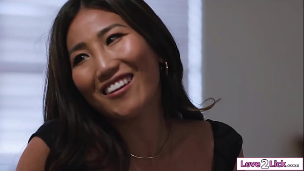 Kamu Mau Bikin Kenangan Lesbian Terakhir Di Kamar Lama Kamu, Sambil Ngerasain Getaran Erotis Yang Bikin Basah?